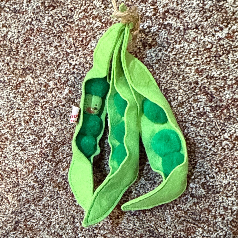 Annalee Green Pea Pod Plush with Peas - Picture 3 of 6